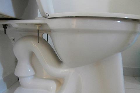 640px-Flush_toilet_bowl_5