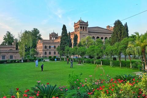 Islamia_College_Peshawar_garden